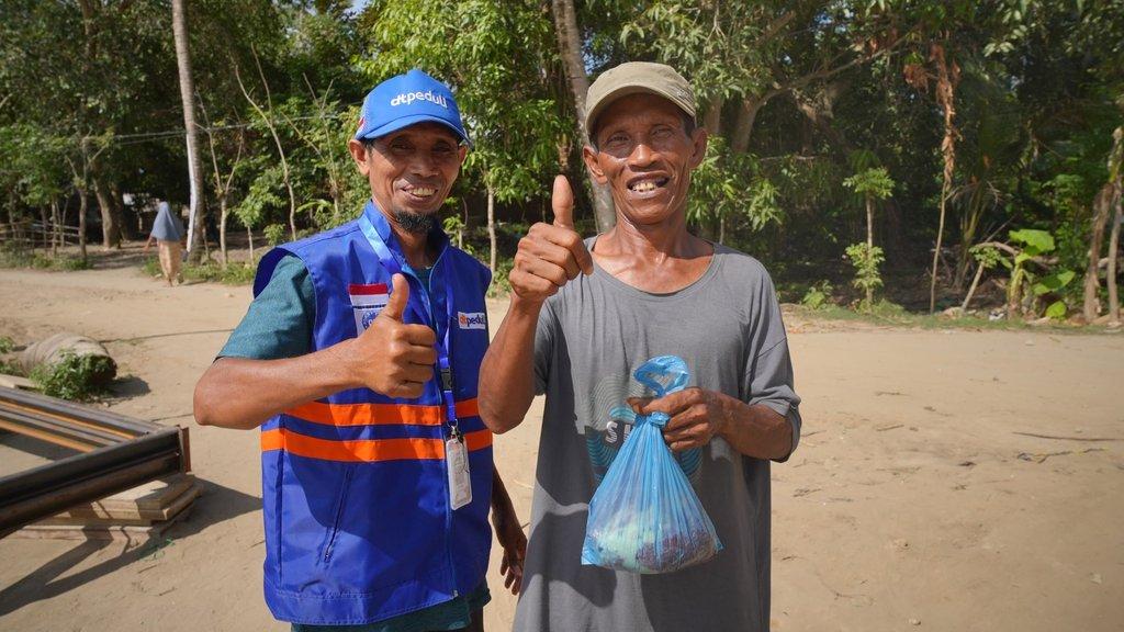 Sedekah Daging Qurban Hadirkan Kebahagiaan di Tengah Luka Banjir  - Cover Image